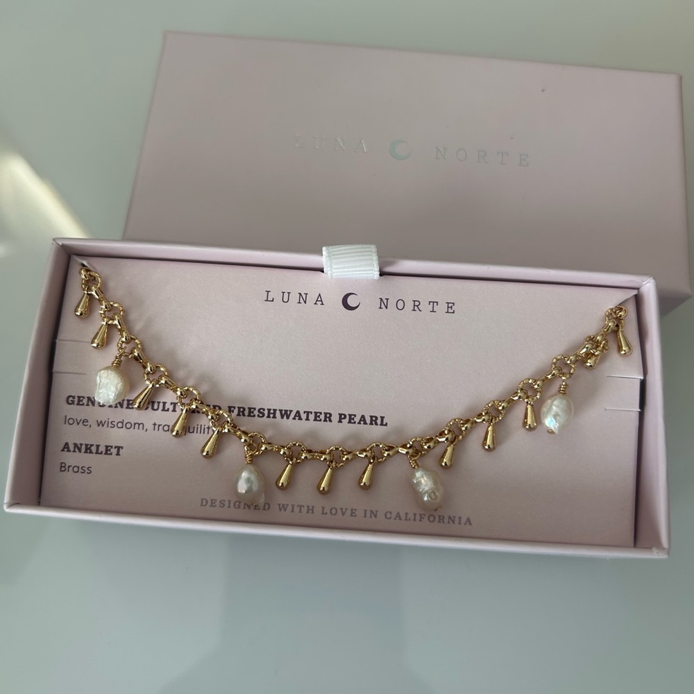 Luna Norte Gold Freshwater Pearl anklet